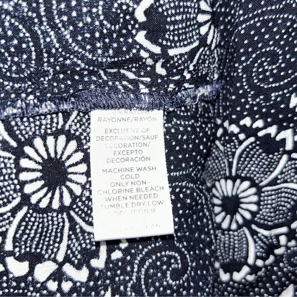 Loft Blue & White Floral Print Flowy Top(Size Medium) - Picture 5 of 6
